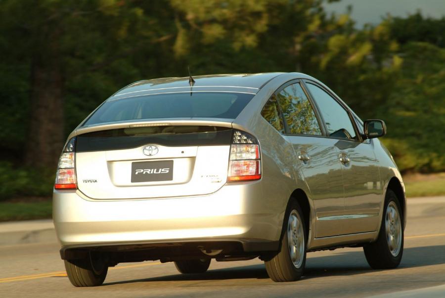  Toyota Prius 2004 года  (фото 27 из 48)